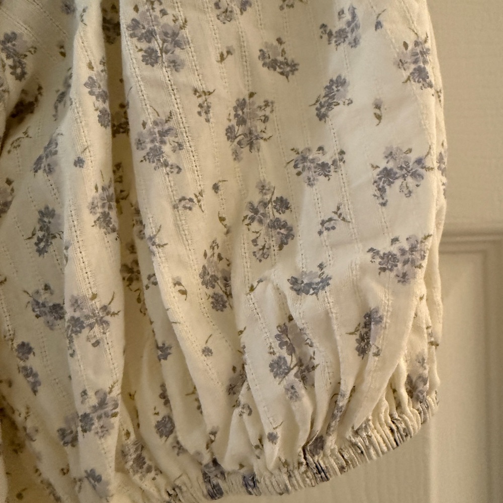DAHL Floral NWOT Puff-Sleeve Blouse with Blue Print - Picture 5 of 5